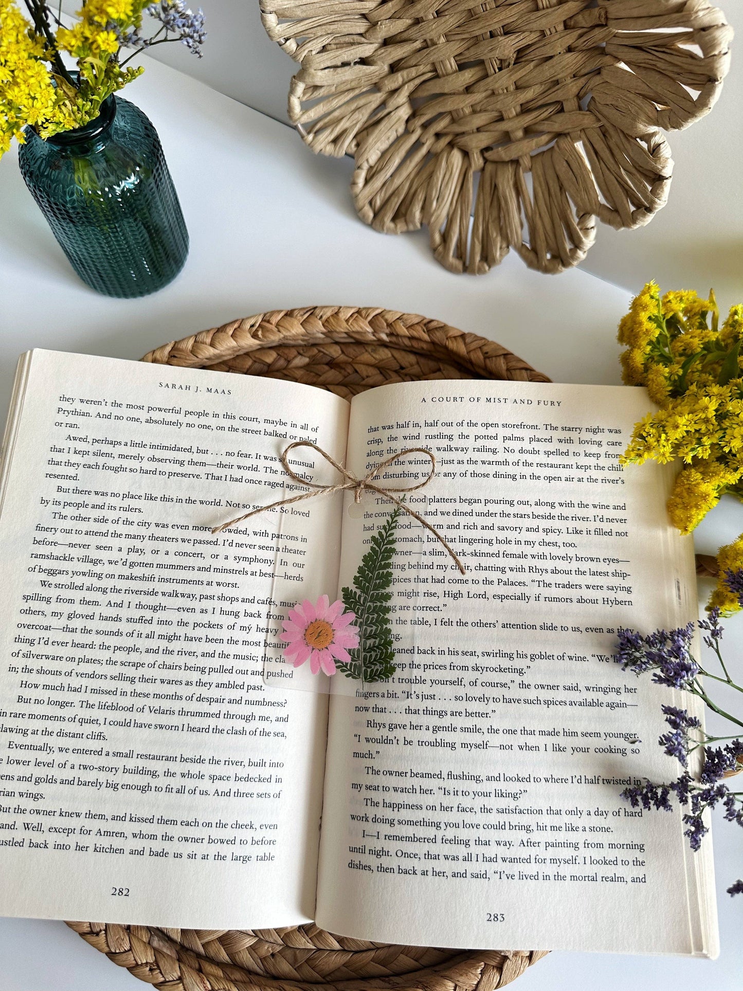 Petals & Pages by Grace - Mini daisy bookmark