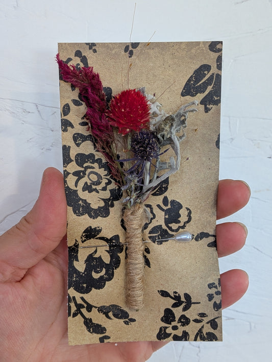 Dried flower boutonniere